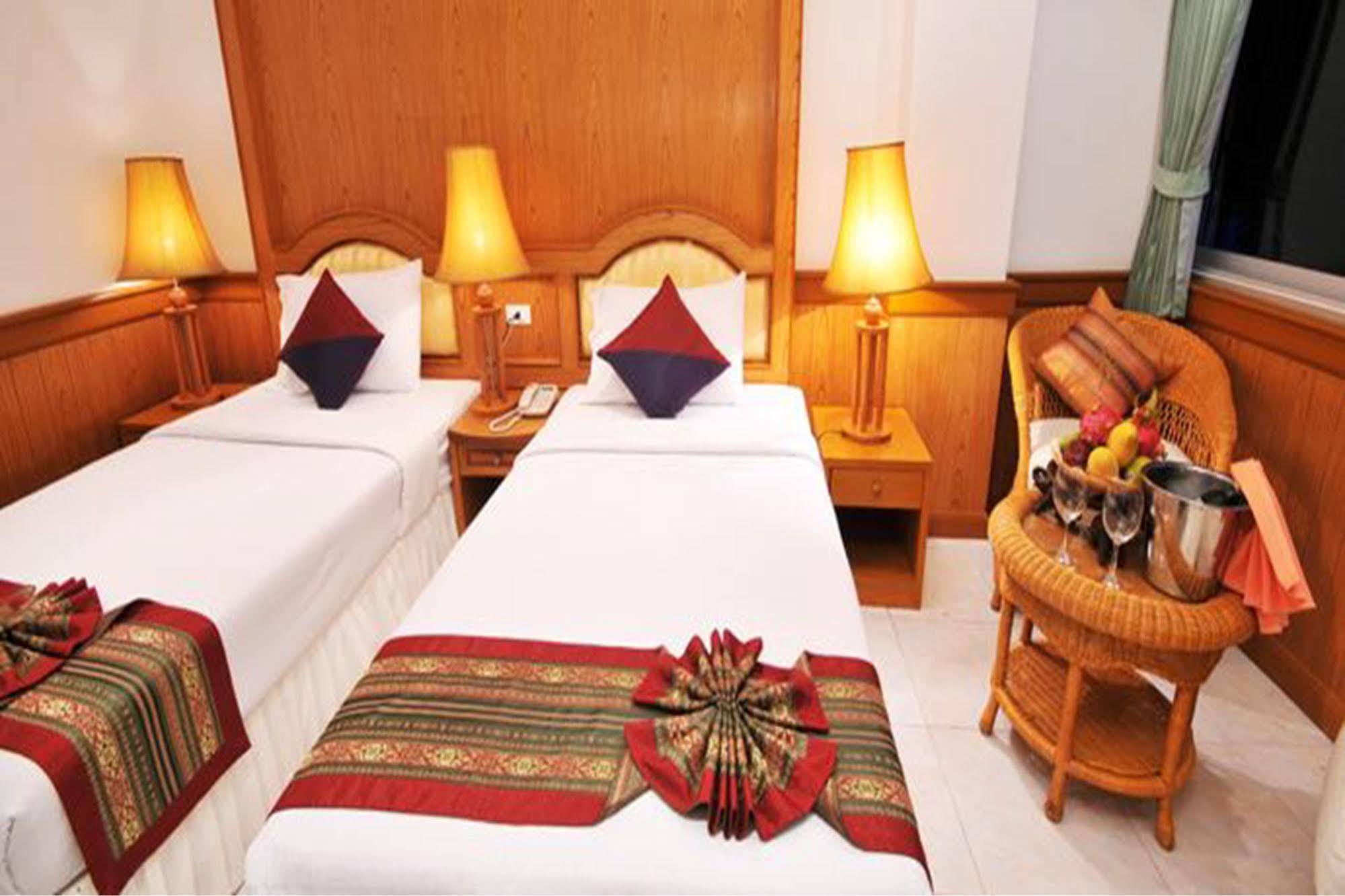 Grand Sea View Beach Resotel Lipa Noi Eksteriør billede